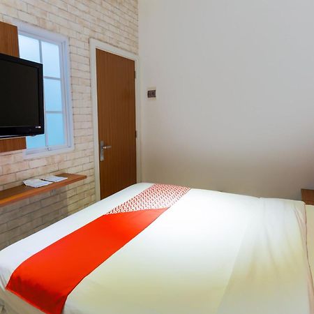 OYO 3109 Point Inn Jakarta Extérieur photo