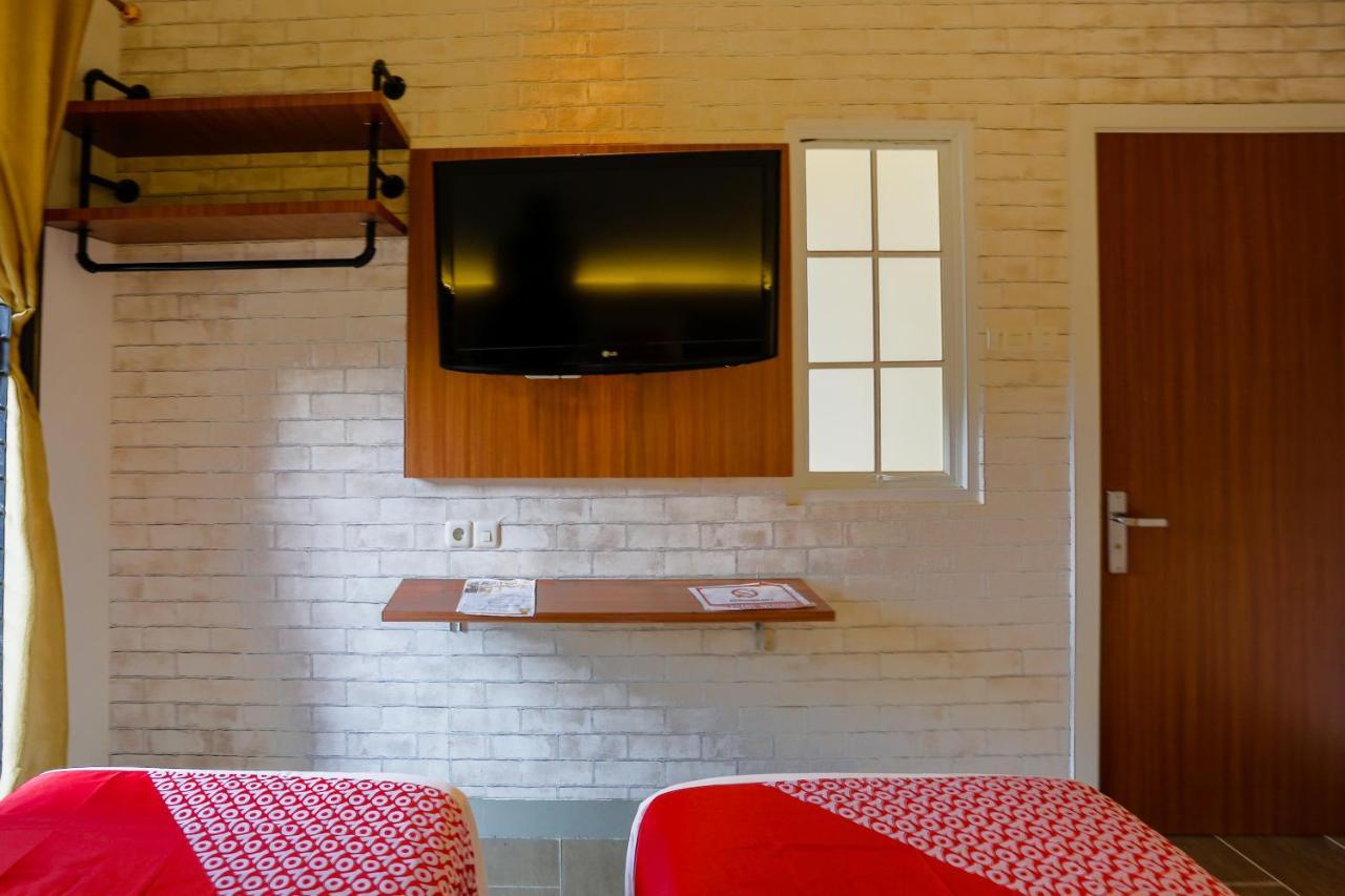 OYO 3109 Point Inn Jakarta Extérieur photo