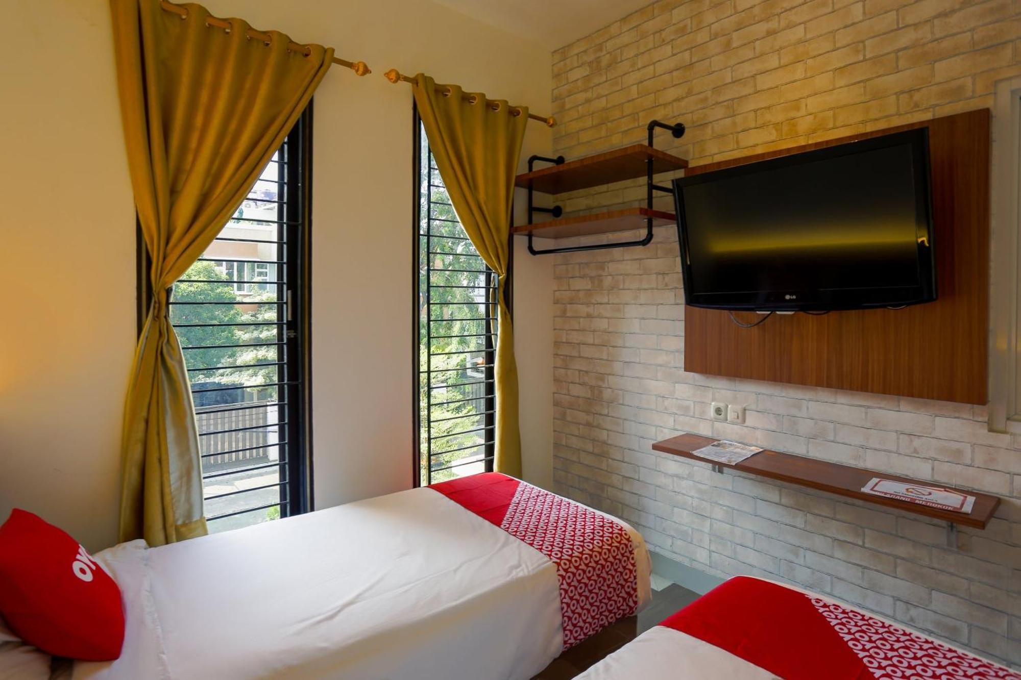 OYO 3109 Point Inn Jakarta Extérieur photo